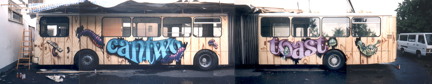 Konzept und Graffiti Street Art Design Realisierung Ziehharmonika Bus in Holzoptik für den IB-Internationaler Bund, Offenbach 1996