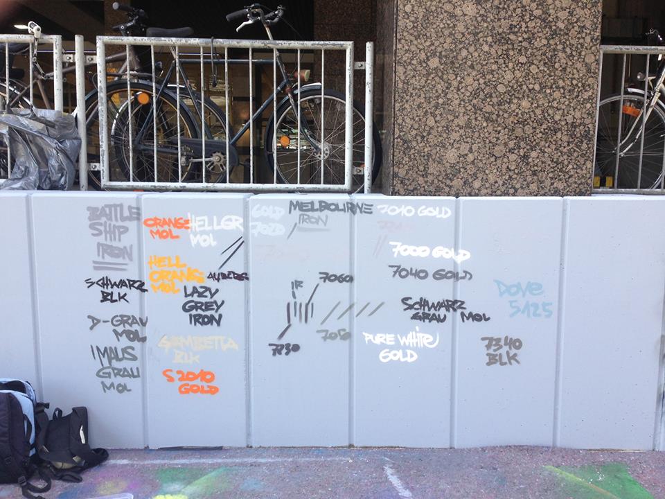 Farbcheck Rhein Main Themen am Terminal 1 Internationaler Flughafen Frankfurt Busbahnhof für Fraport