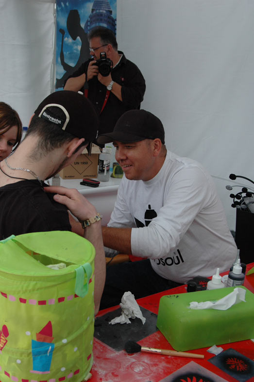 Eintracht Frankfurt Live Street Art Airbrushing, Bundesliga Saisonauftakt, Waldstadion für FNP Frankfurter Neue Presse, 2010