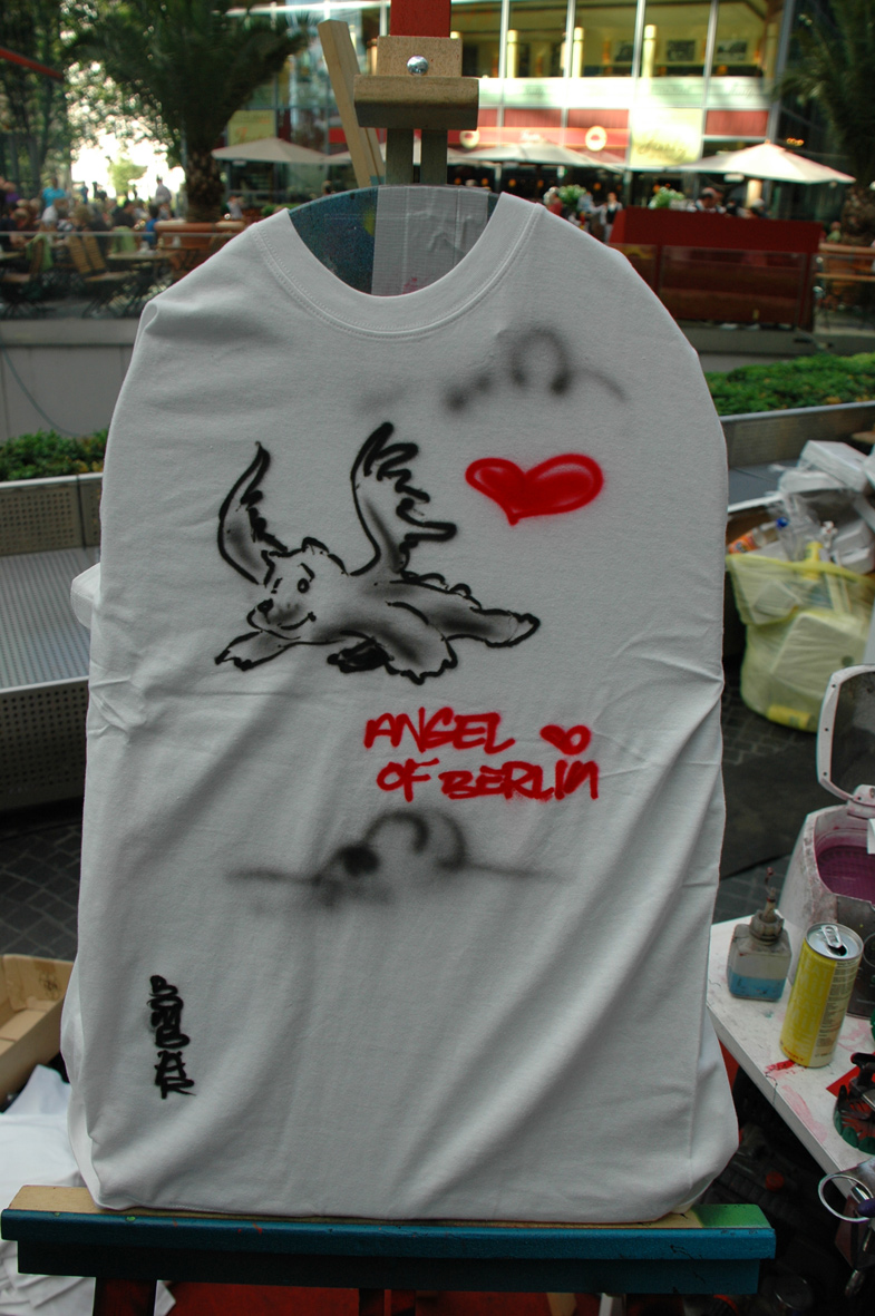 Angel. Live Street Art Airbrushing für SEAT © SONY Center Potsdamer Platz, 2012