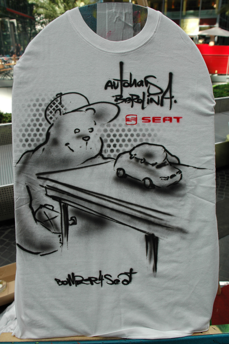 Autohaus Berolina. Live Street Art Airbrushing für SEAT © SONY Center Potsdamer Platz, 2012