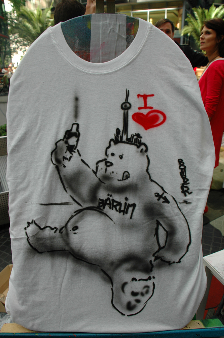 Baerlin.Live Street Art Airbrushing für SEAT © SONY Center Potsdamer Platz, 2012