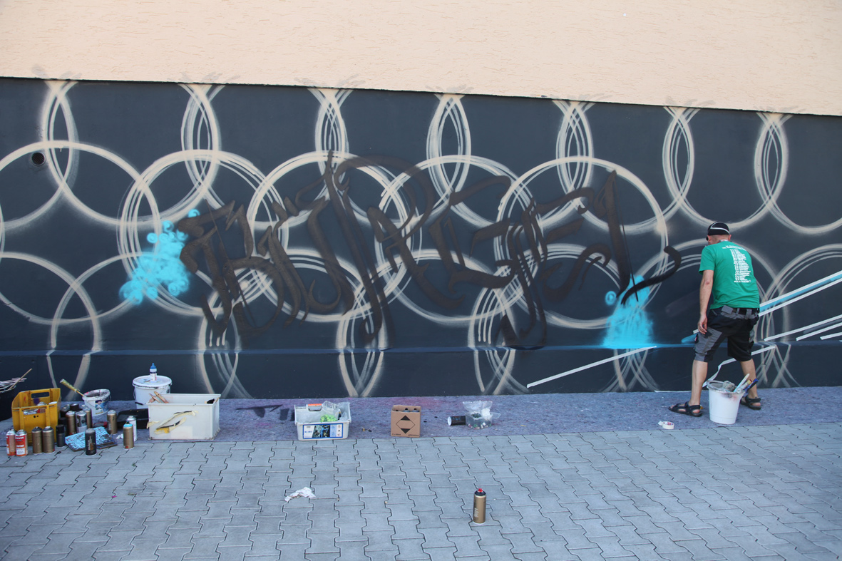 Bunker Sockel Offenbach-Bürgel 2016 Fassadengestaltung Stylewriting mit Farbsprühdose und Wappen: BÜRGEL