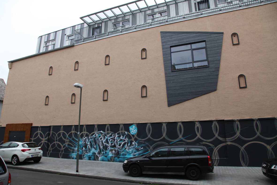 Bunker Sockel Offenbach-Bürgel 2016 Fassadengestaltung Stylewriting mit Farbsprühdose und Wappen: BÜRGEL