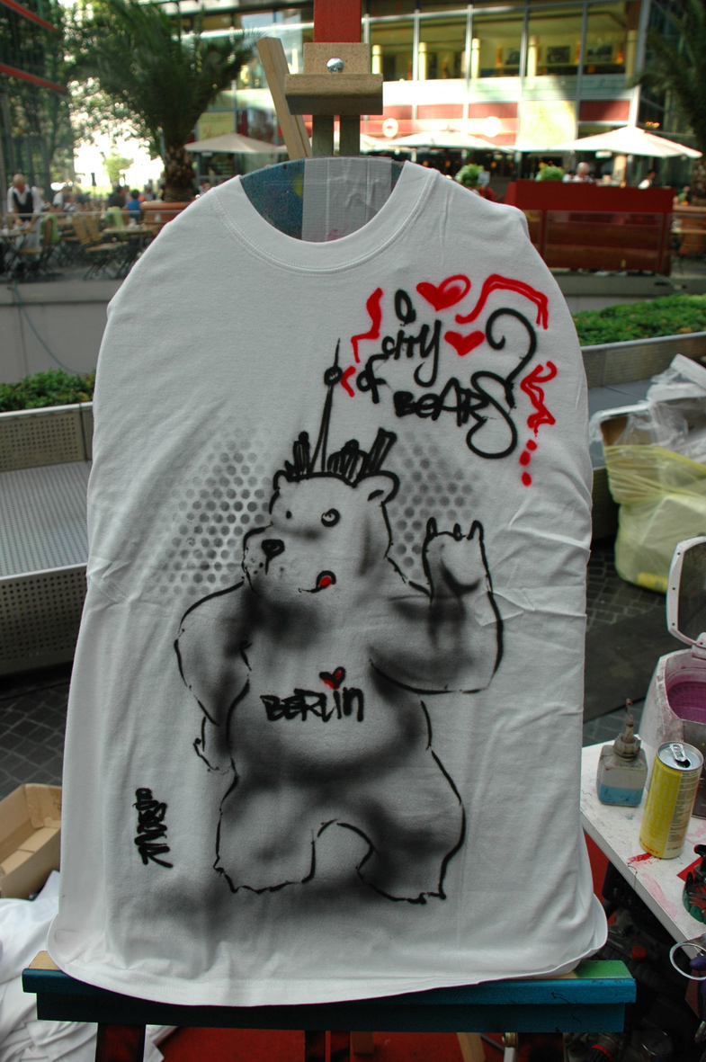 City of bears. Live Street Art Airbrushing für SEAT © SONY Center Potsdamer Platz, 2012