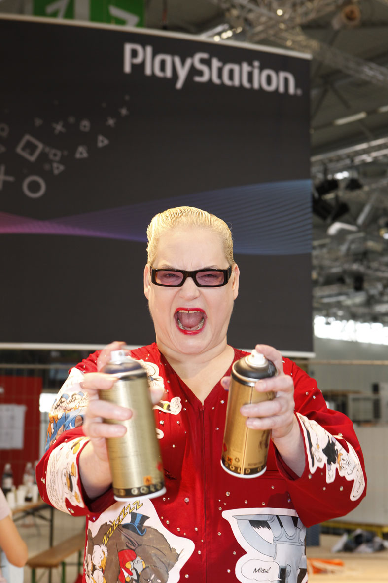 Hella von Sinnen Graffiti Workshop GamesCom Köln 2009