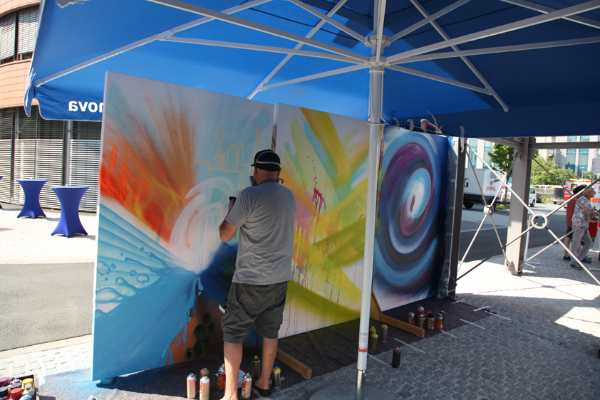 Live Graffiti Urban Art on canvas fo the employee party of Mainova 2018.