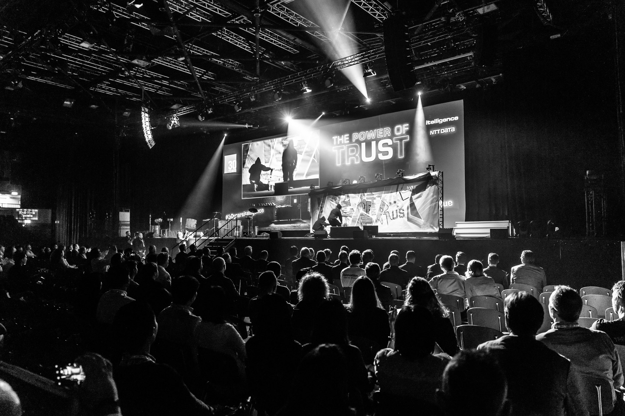 itelligence Graffiti Urban Art performance on stage, Mitsubishi hall Düsseldorf, germany 2019