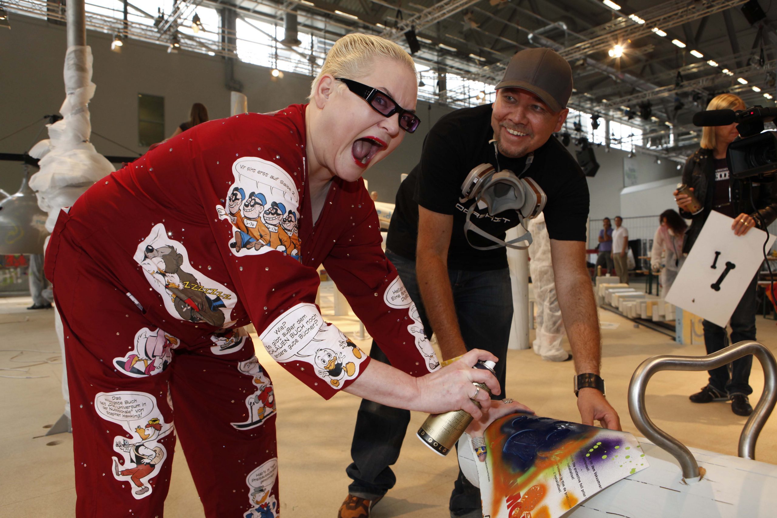 Hella von Sinnen & Helge Steinmann /Bomber @ Graffiti Workshop GamesCom Köln 2009