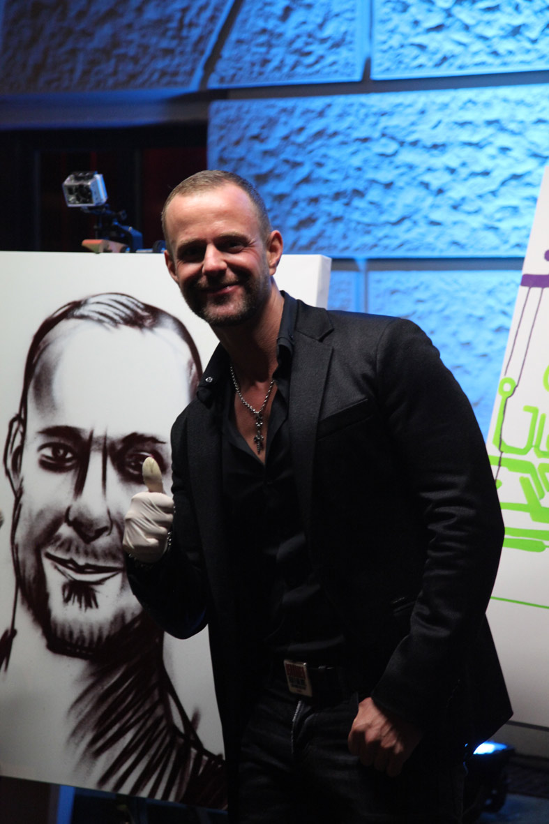 Dennis Uitz & his quick spraypainted portrait, Wiesbaden 2013