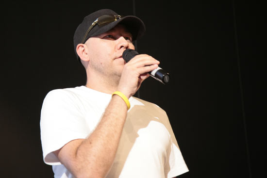 Live Urban Art painting with lectures  at pecha kucha night for the DAM Deutsche Architekturmuseum at the fair design annual Frankfurt in order of Jazzunique, 14.06.2007.