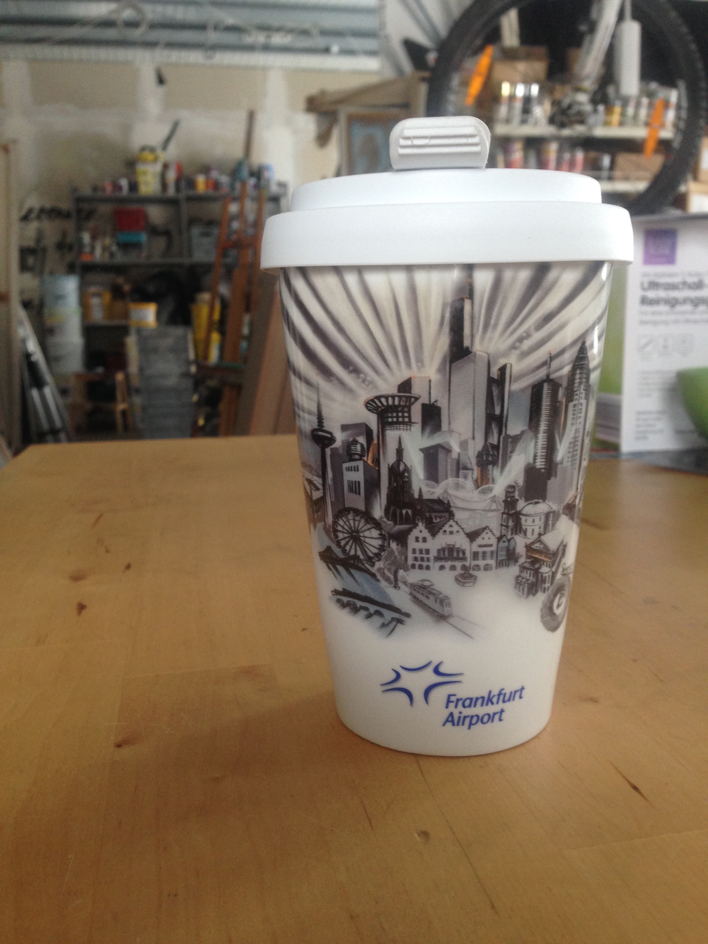Frankfurt am Main Tasse Mug Cup Mahlwerck Skyline Graffiti Art, Fraport Terminal 1 Busbahnhof 2015