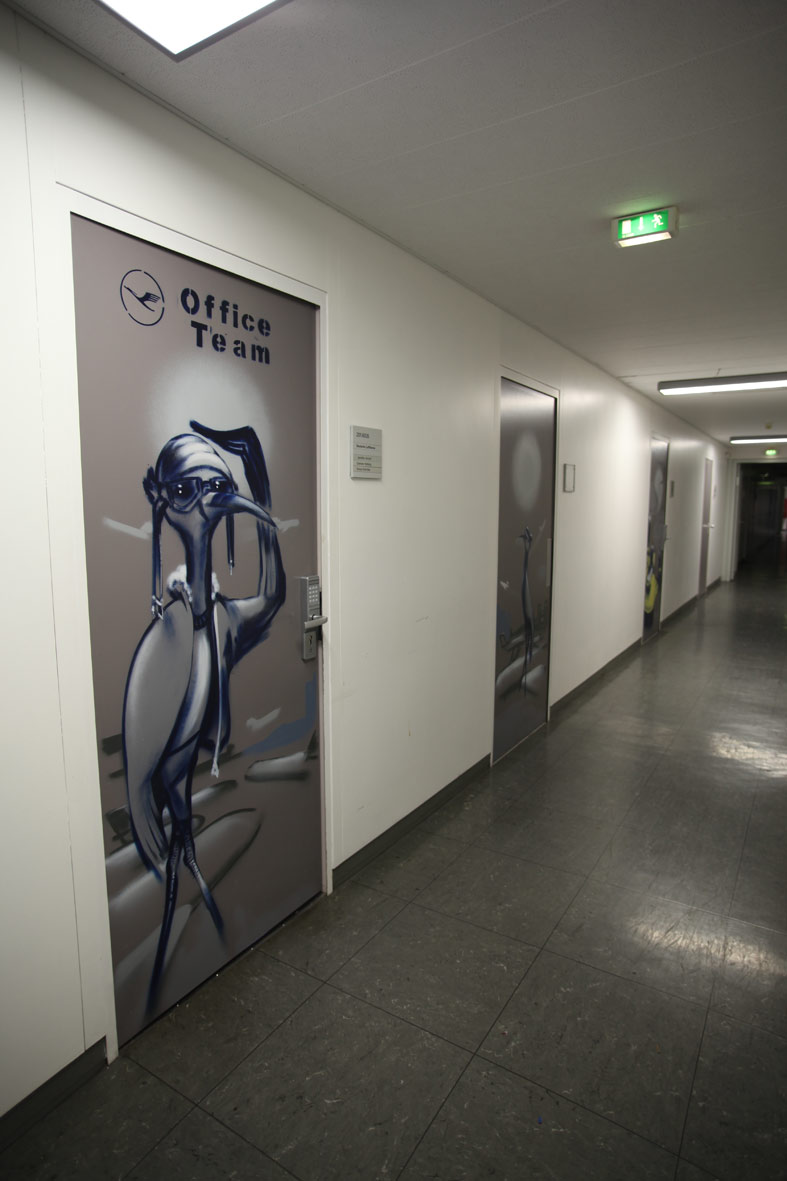crane Kranich Lufthansa Office Terminal 1